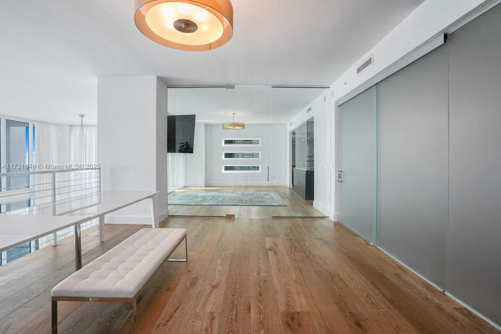 Small Image of 1040 BISCAYNE BLVD #4402, Miami Number 20
