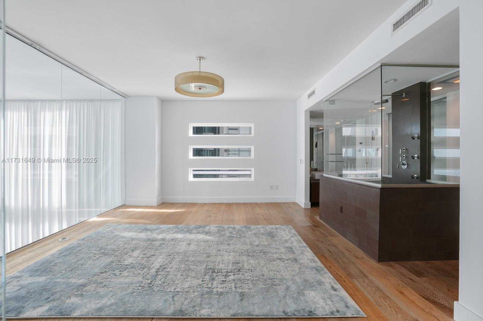 Small Image of 1040 BISCAYNE BLVD #4402, Miami Number 21