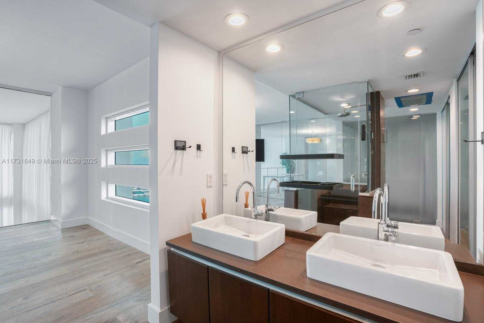 Small Image of 1040 BISCAYNE BLVD #4402, Miami Number 23