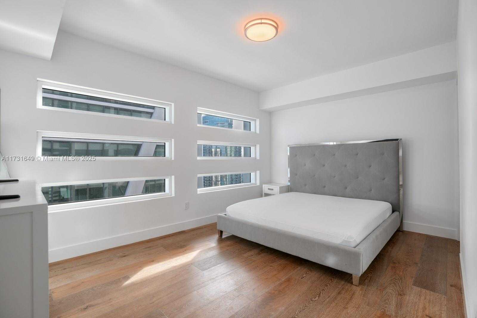 Small Image of 1040 BISCAYNE BLVD #4402, Miami Number 26