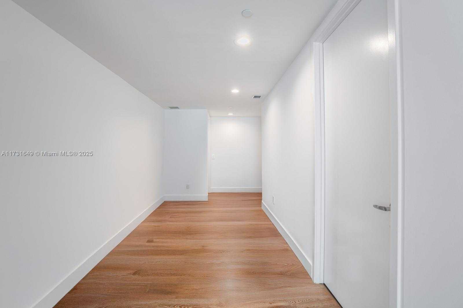 Small Image of 1040 BISCAYNE BLVD #4402, Miami Number 27