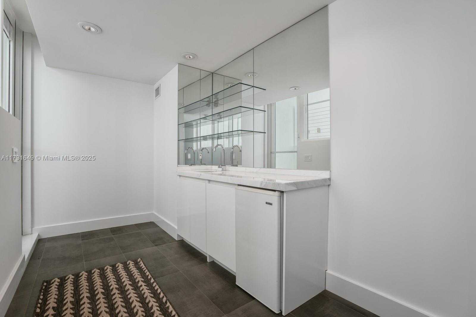 Small Image of 1040 BISCAYNE BLVD #4402, Miami Number 29