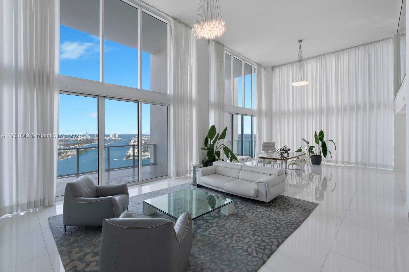 Small Image of 1040 BISCAYNE BLVD #4402, Miami Number 4