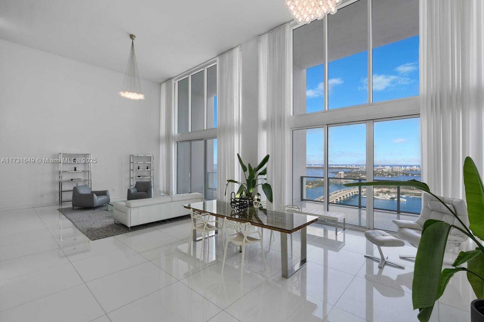 Small Image of 1040 BISCAYNE BLVD #4402, Miami Number 5