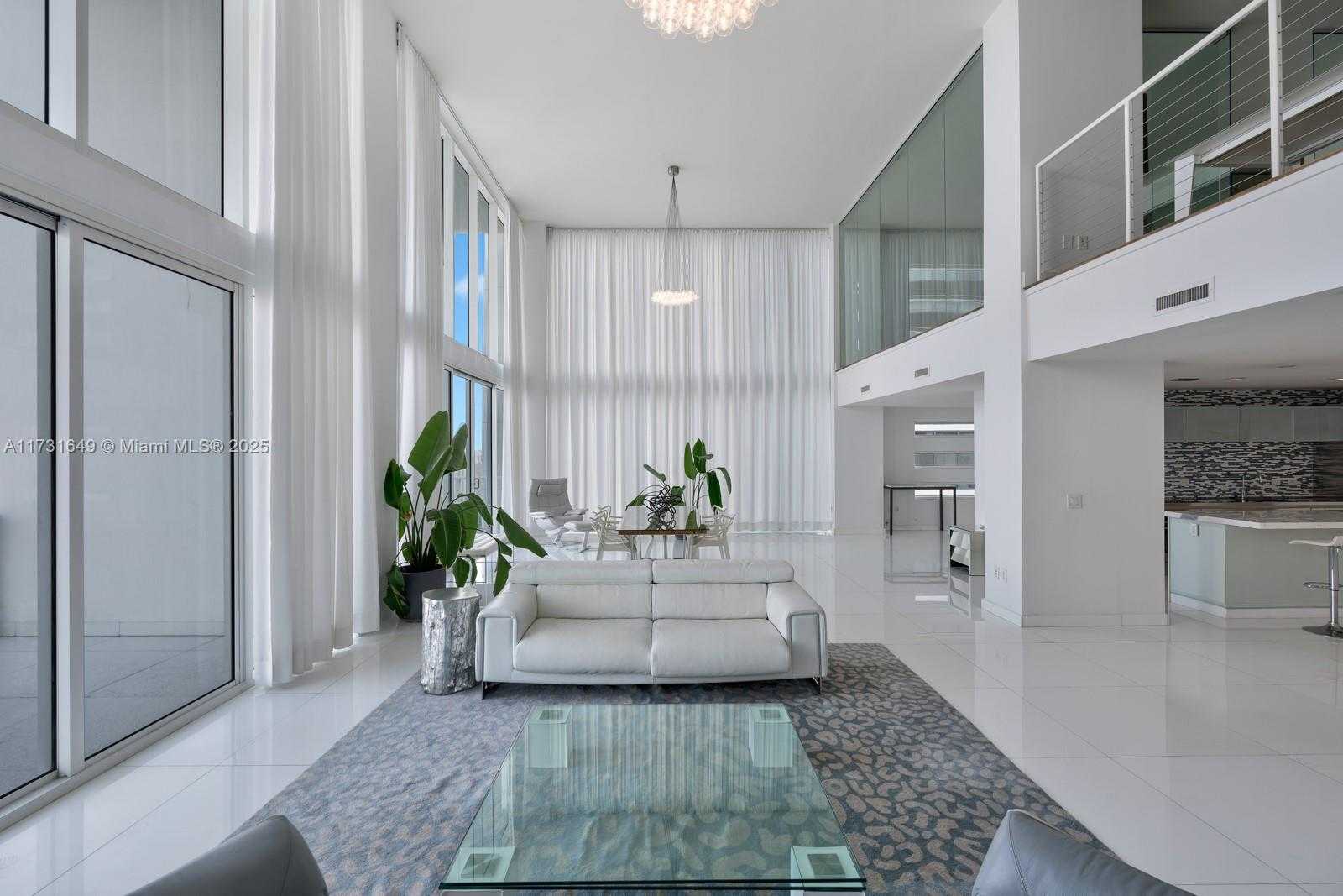 Small Image of 1040 BISCAYNE BLVD #4402, Miami Number 6