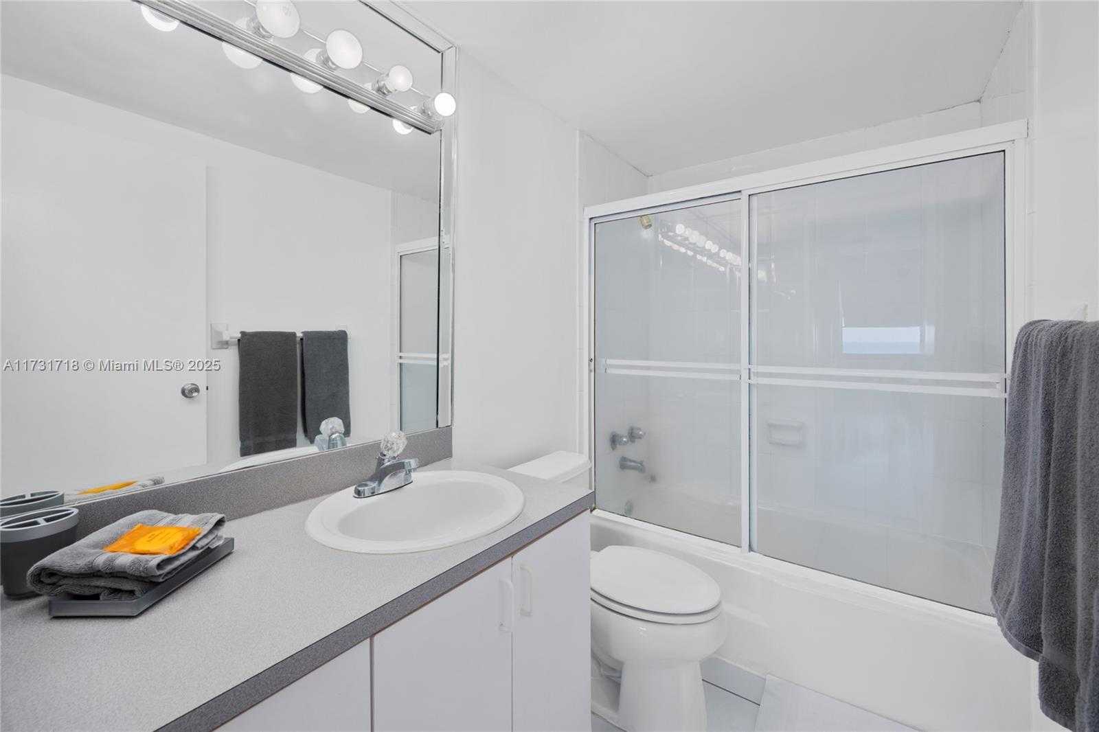 Small Image of 5601 COLLINS AVE #1103, Miami Beach Number 11