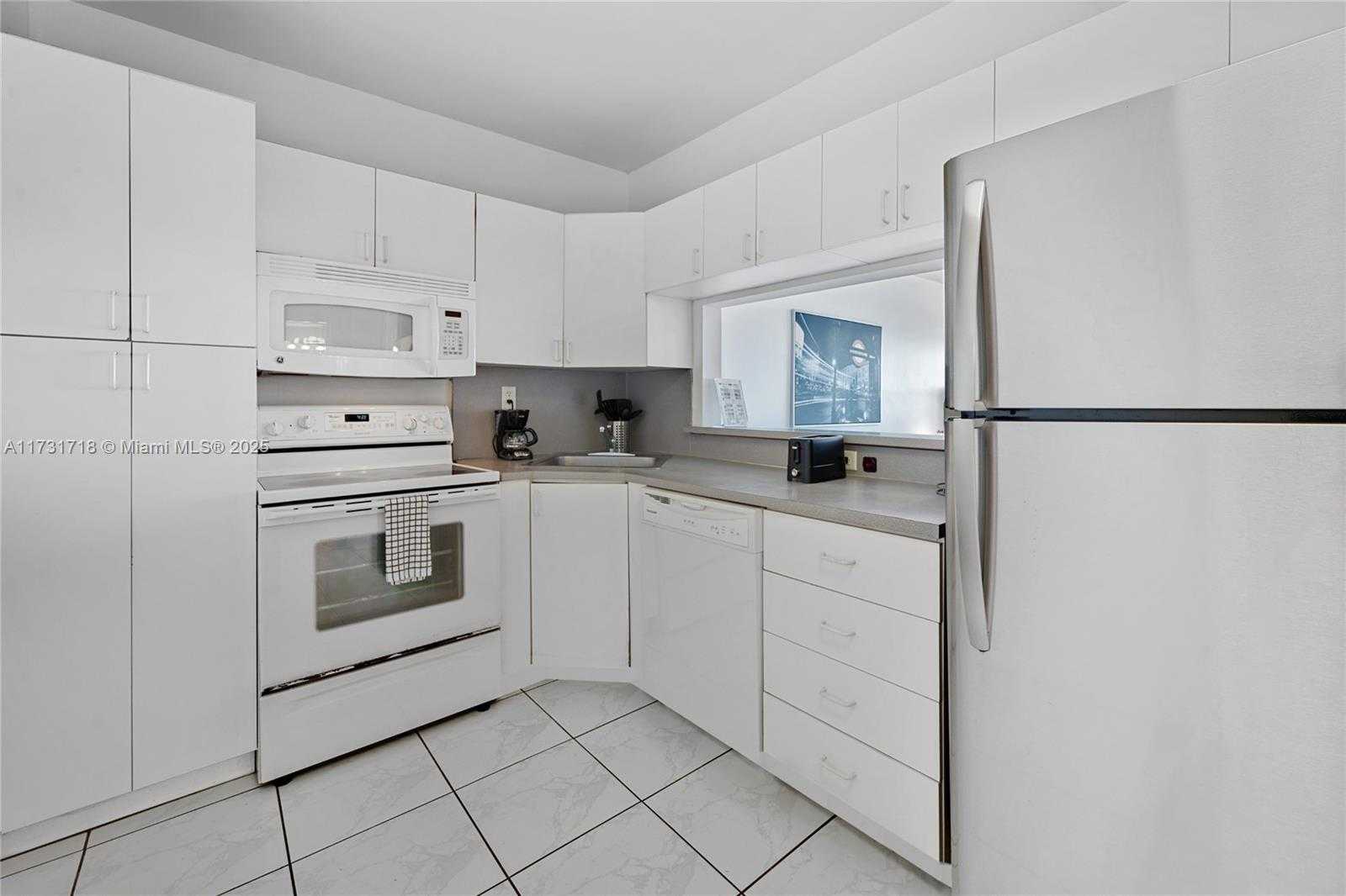 Small Image of 5601 COLLINS AVE #1103, Miami Beach Number 19
