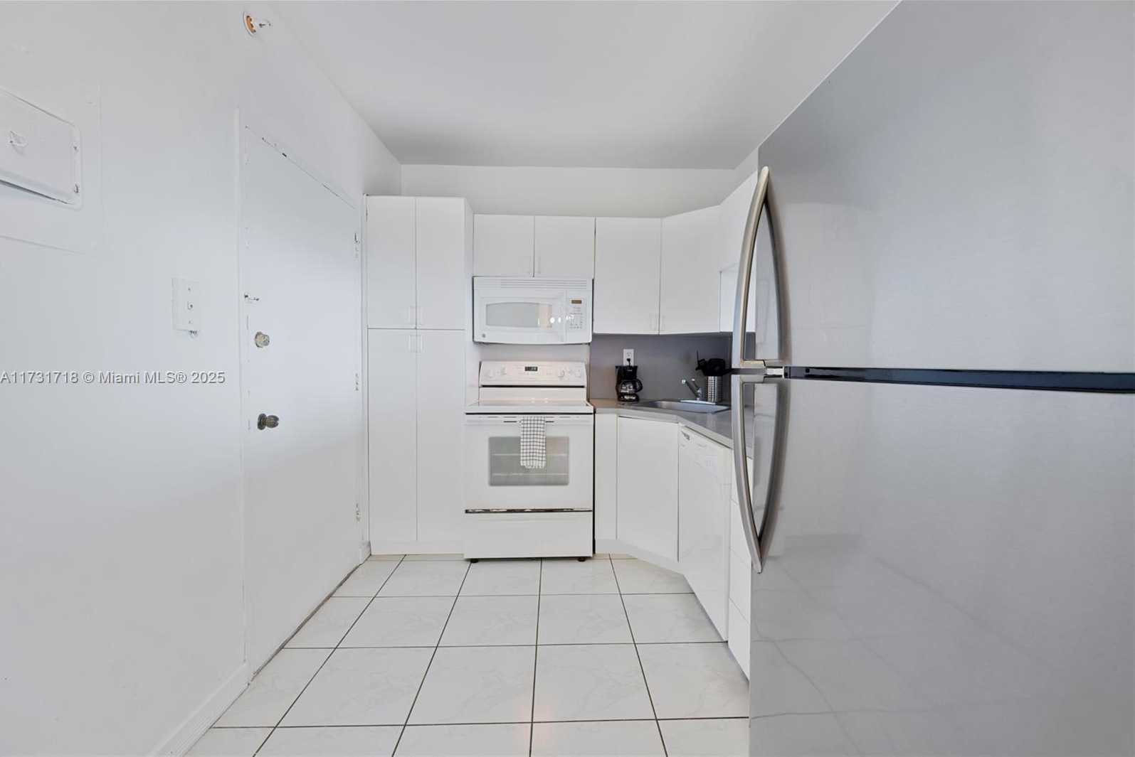 Small Image of 5601 COLLINS AVE #1103, Miami Beach Number 20