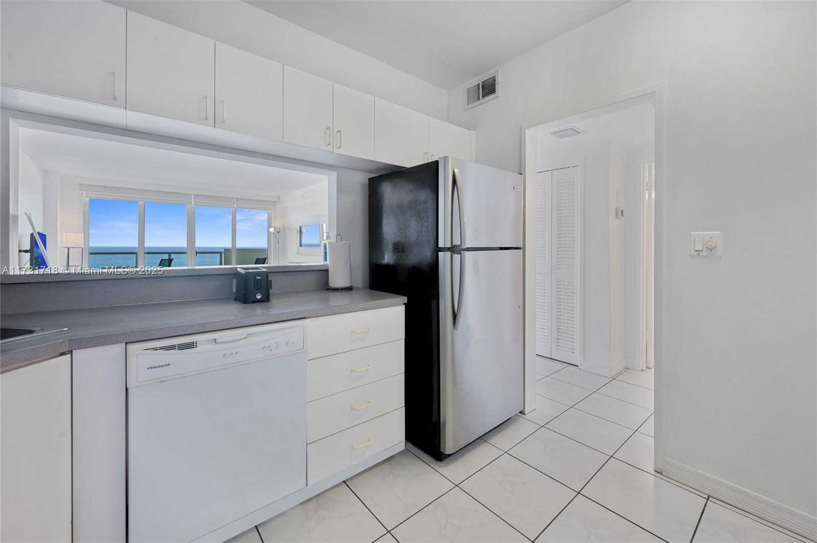 Small Image of 5601 COLLINS AVE #1103, Miami Beach Number 25