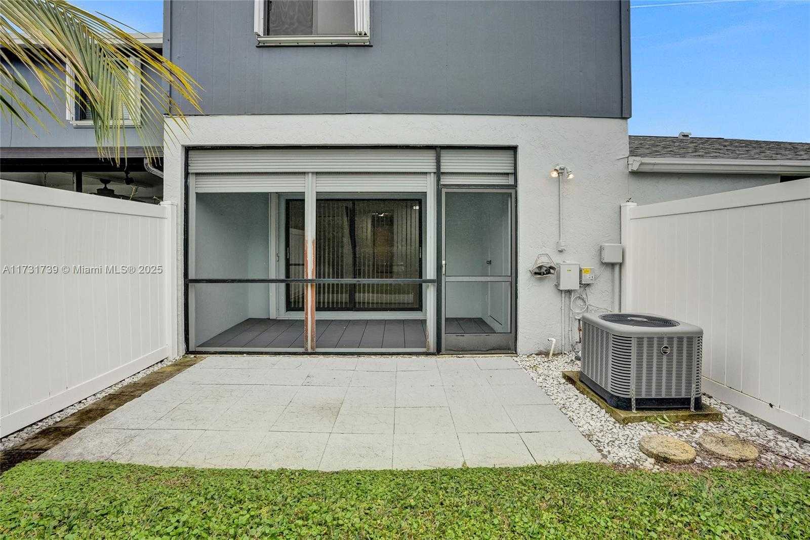 Small Image of 2641 Gately Dr W, West Palm Beach, FL 33415, USA Number 32