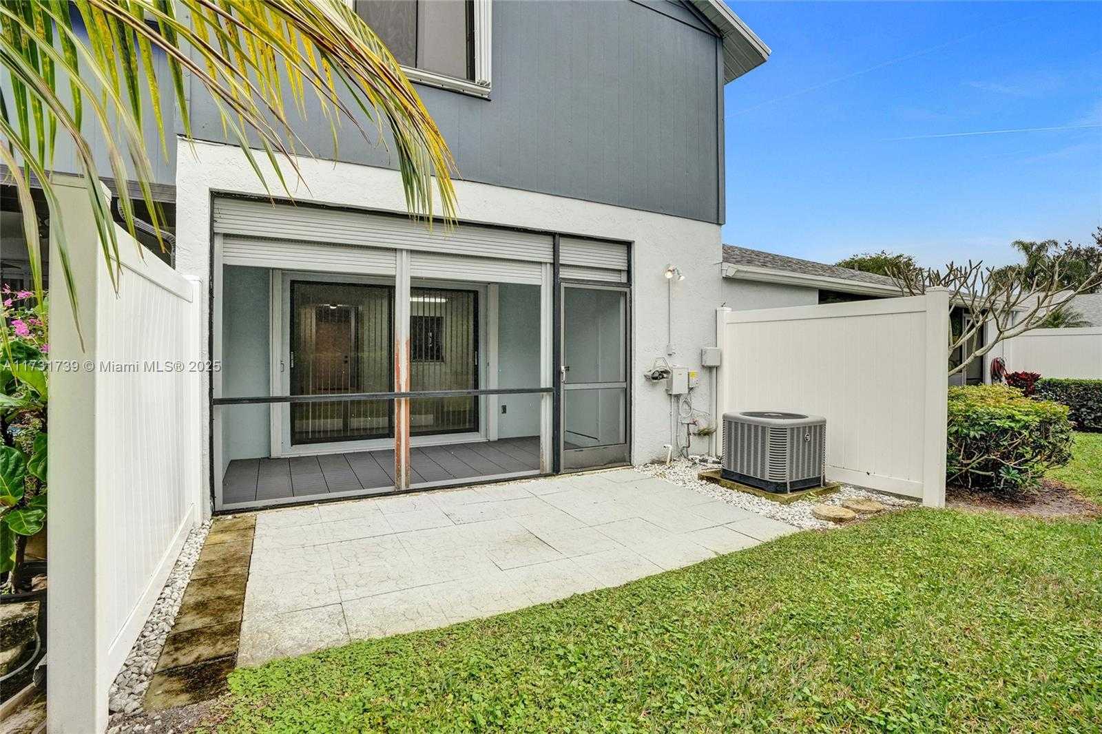 Small Image of 2641 Gately Dr W, West Palm Beach, FL 33415, USA Number 33
