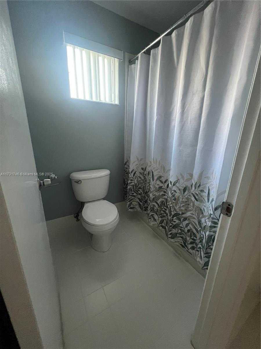 Small Image of 14115 SW 179th Terrace, Miami, FL 33177, USA Number 17