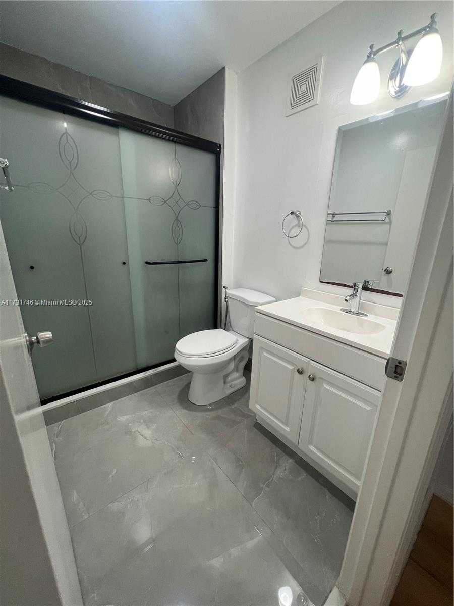 Small Image of 14115 SW 179th Terrace, Miami, FL 33177, USA Number 18