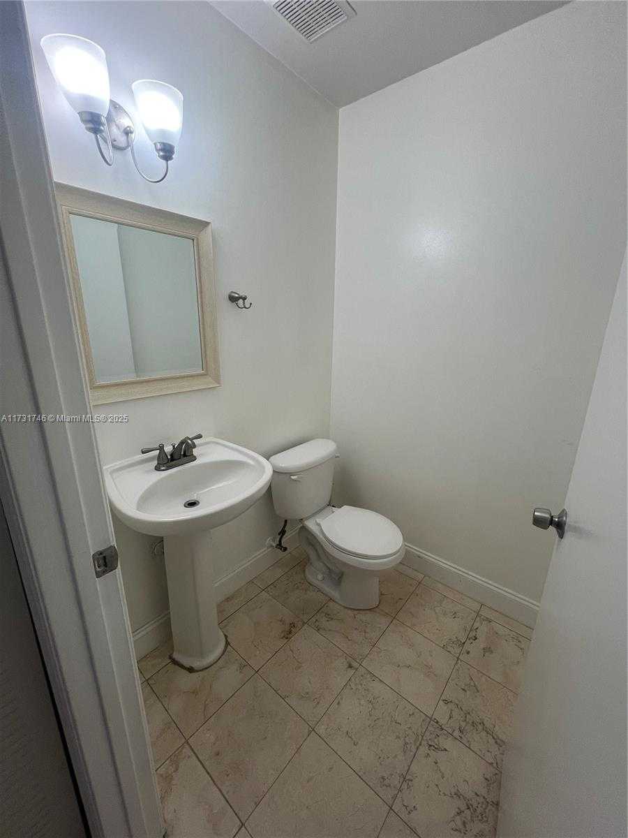 Small Image of 14115 SW 179th Terrace, Miami, FL 33177, USA Number 20