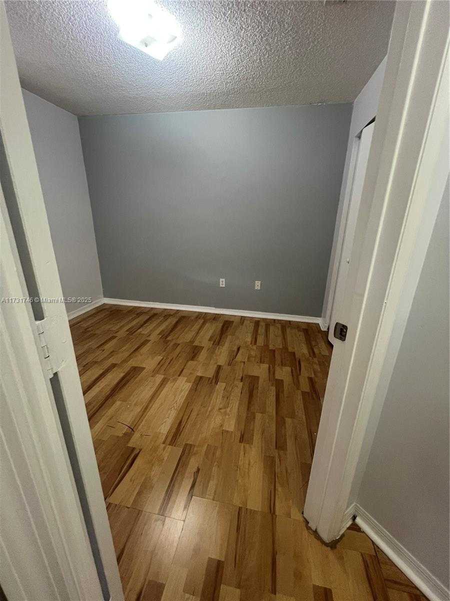 Small Image of 14115 SW 179th Terrace, Miami, FL 33177, USA Number 21