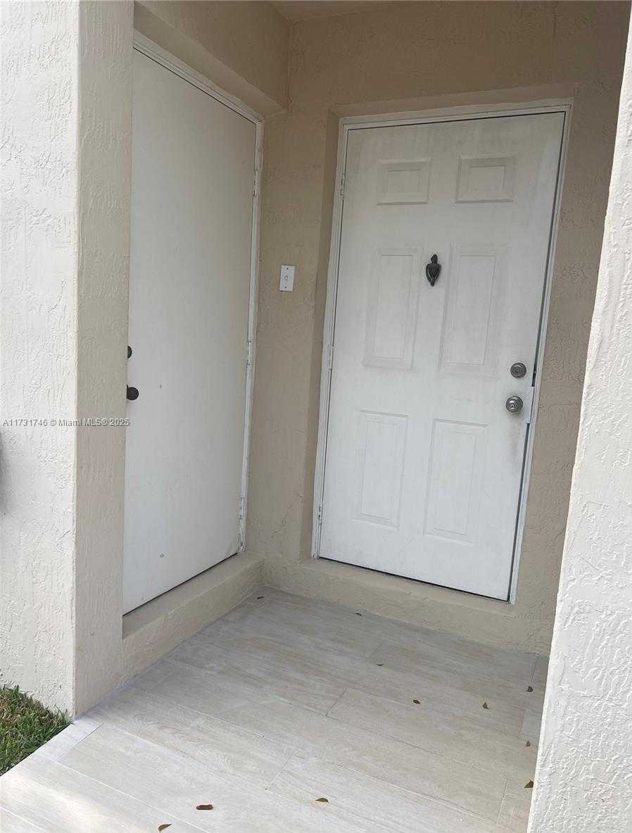 Small Image of 14115 SW 179th Terrace, Miami, FL 33177, USA Number 4