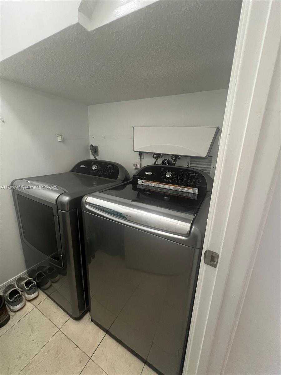 Small Image of 14115 SW 179th Terrace, Miami, FL 33177, USA Number 9