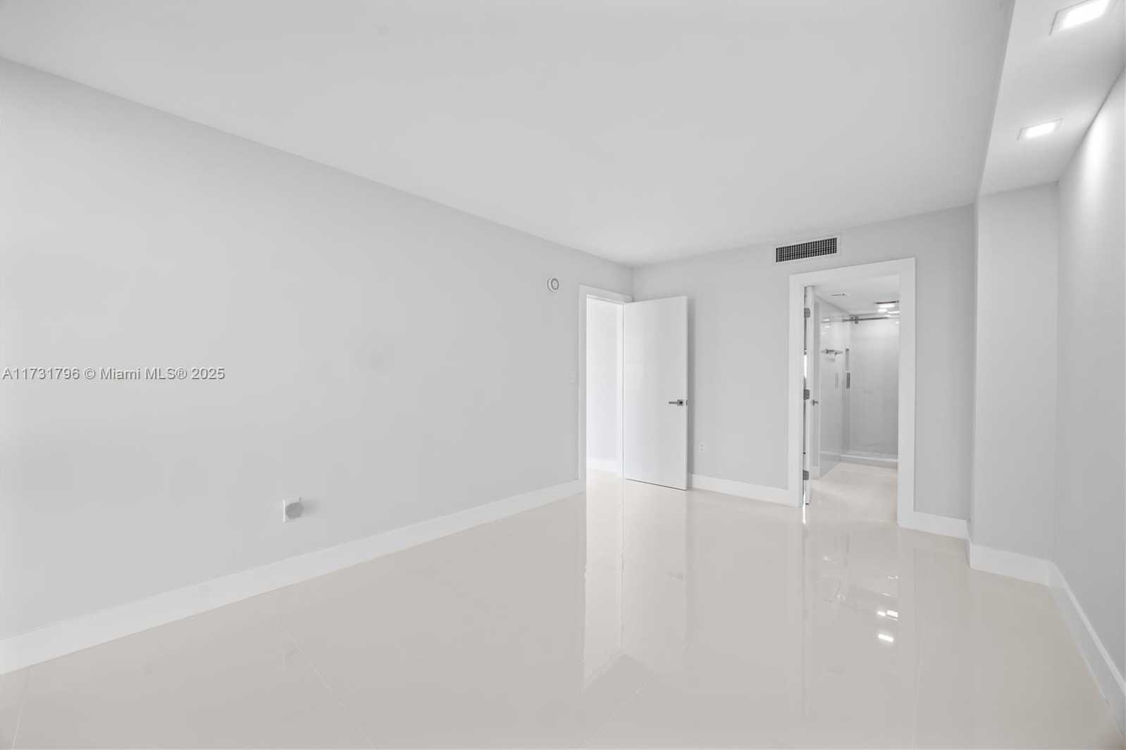 Small Image of 20379 WEST COUNTRY CLUB DR #1631, Aventura Number 17
