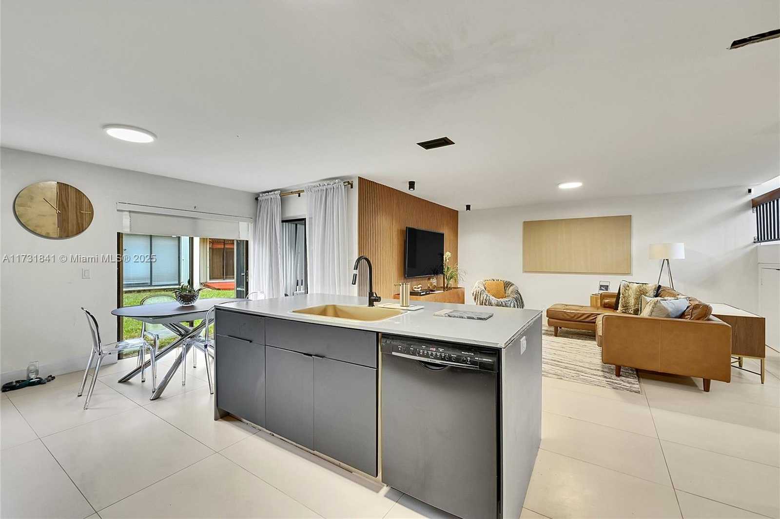 Small Image of 3435 Laurel Oaks Ln, Hollywood, FL 33021, USA Number 11