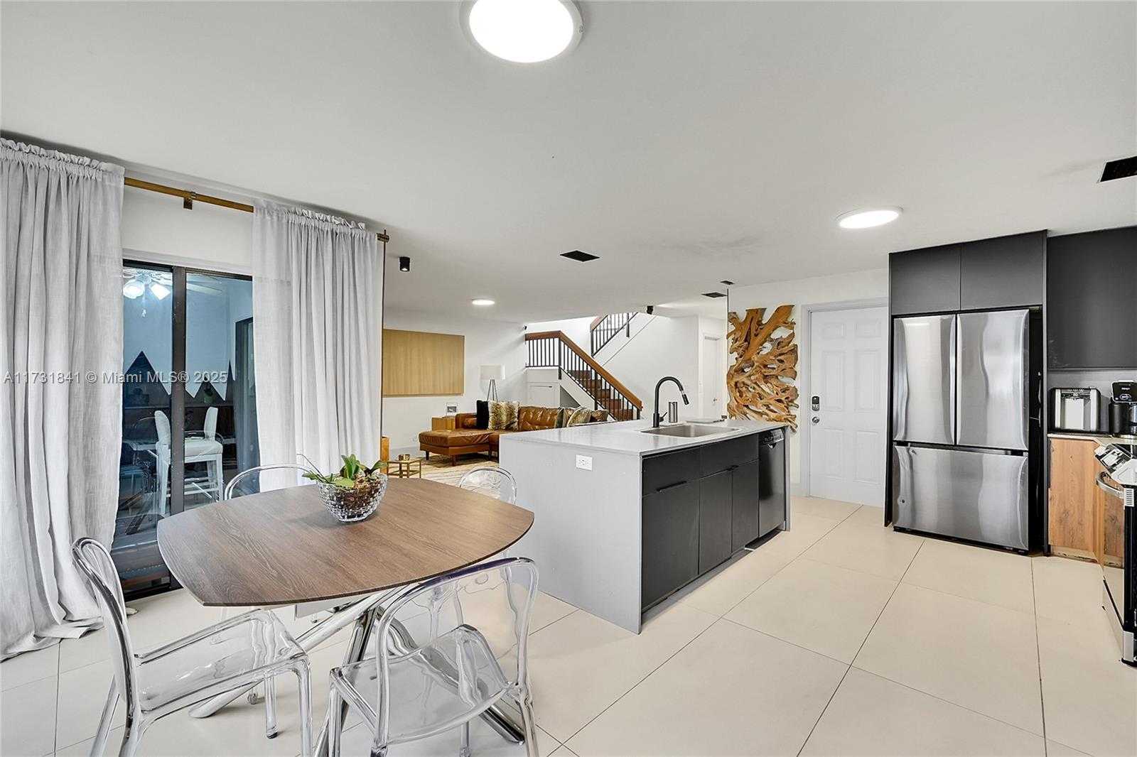 Small Image of 3435 Laurel Oaks Ln, Hollywood, FL 33021, USA Number 12