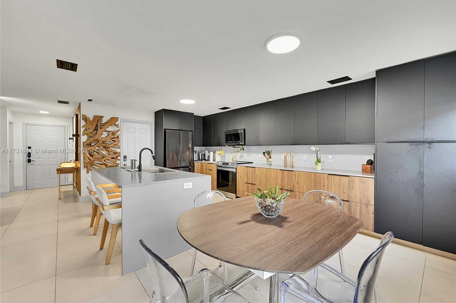 Small Image of 3435 Laurel Oaks Ln, Hollywood, FL 33021, USA Number 13