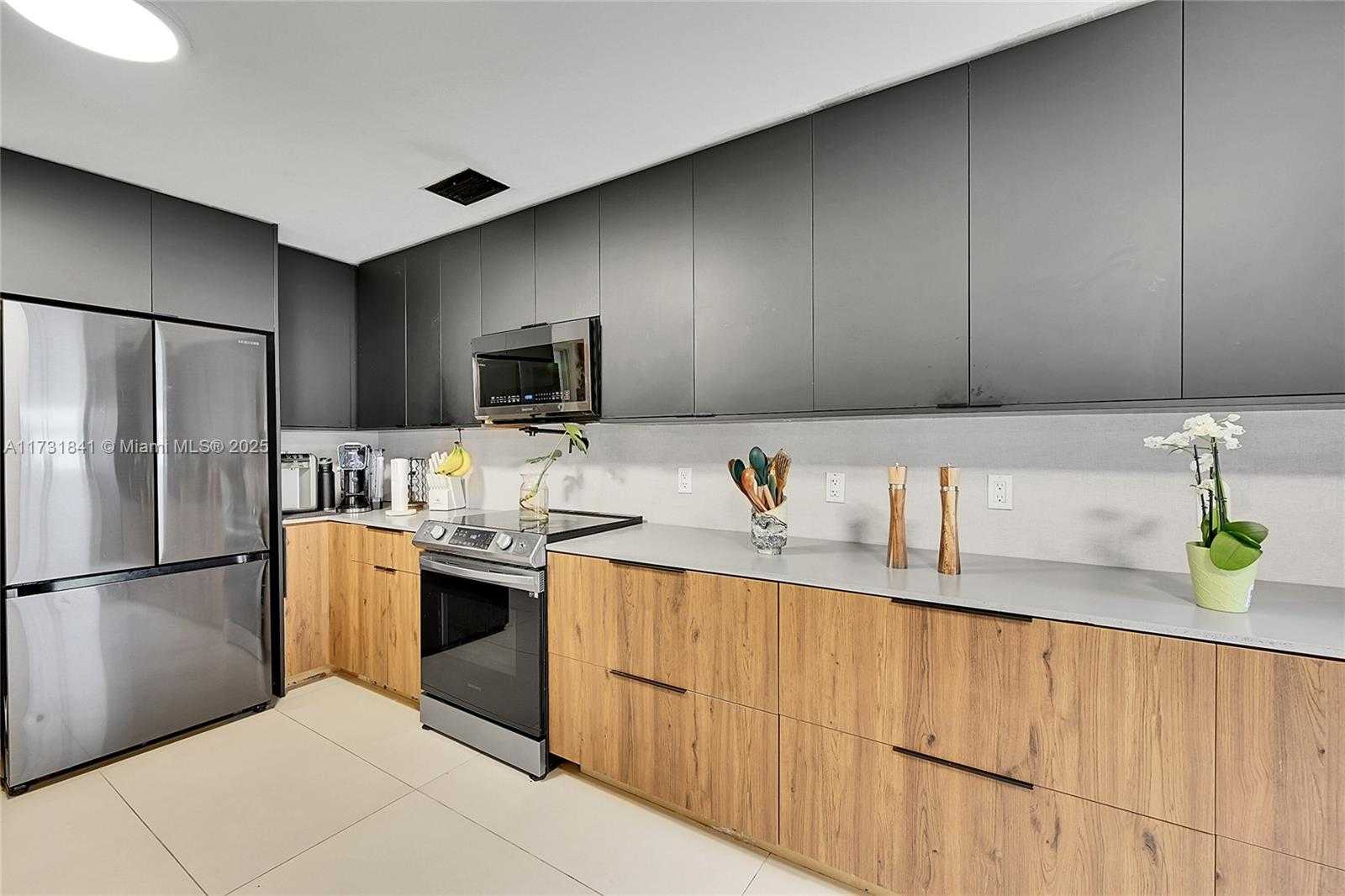 Small Image of 3435 Laurel Oaks Ln, Hollywood, FL 33021, USA Number 14