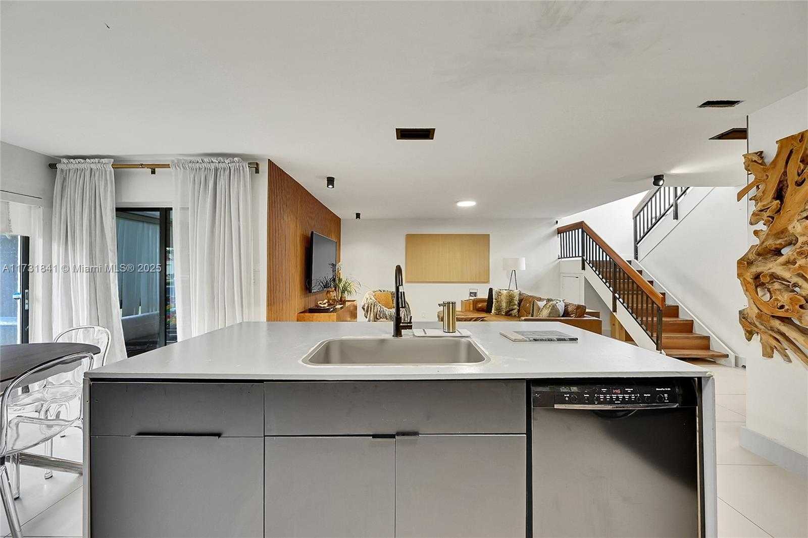 Small Image of 3435 Laurel Oaks Ln, Hollywood, FL 33021, USA Number 15