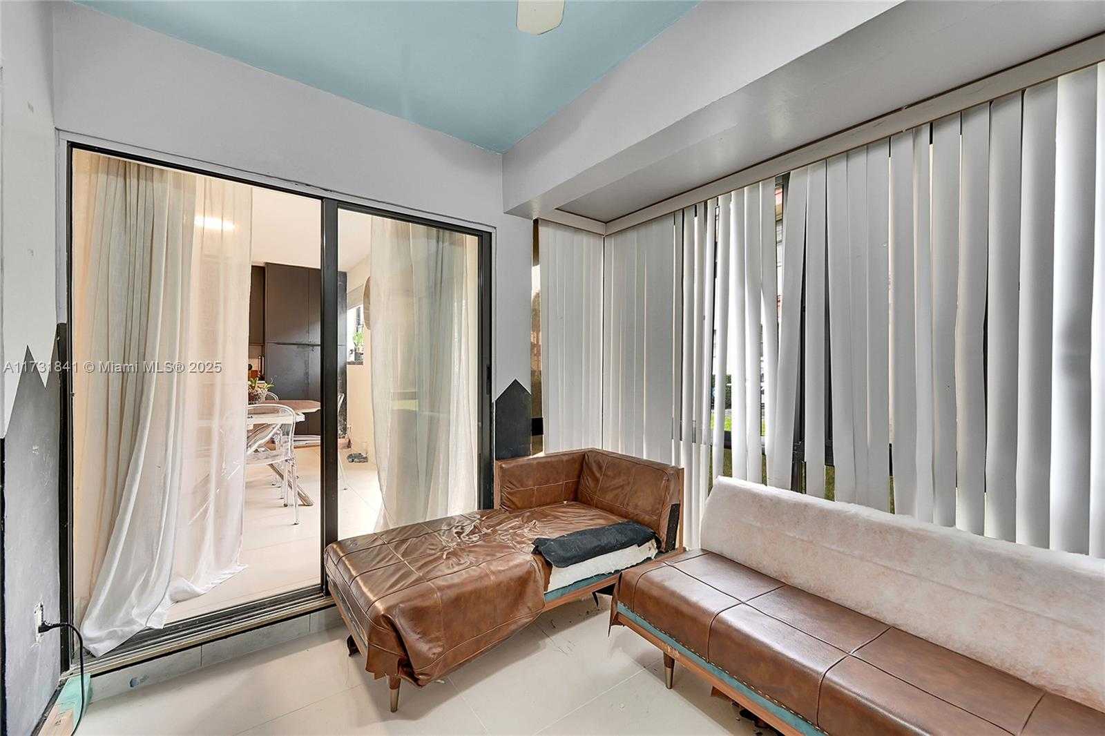 Small Image of 3435 Laurel Oaks Ln, Hollywood, FL 33021, USA Number 19
