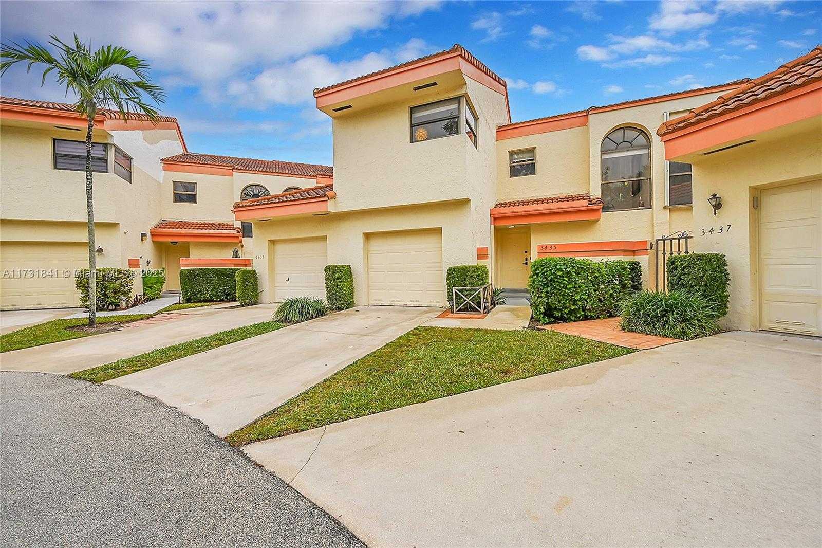 Small Image of 3435 Laurel Oaks Ln, Hollywood, FL 33021, USA Number 2