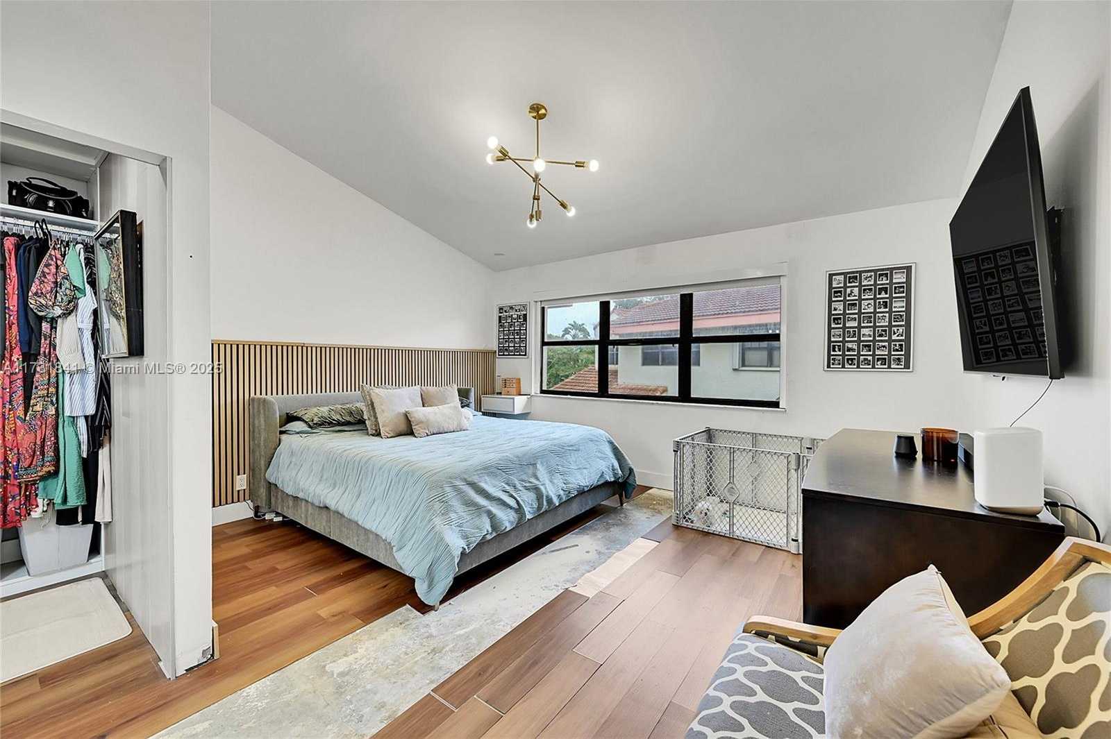 Small Image of 3435 Laurel Oaks Ln, Hollywood, FL 33021, USA Number 21