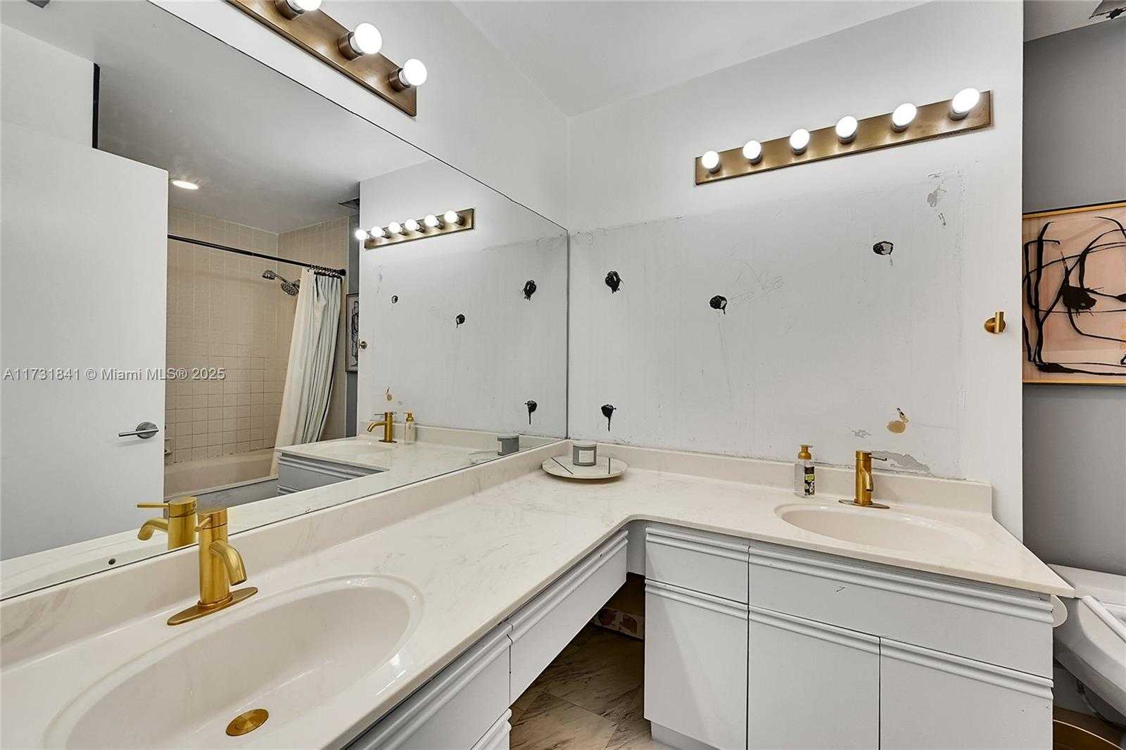 Small Image of 3435 Laurel Oaks Ln, Hollywood, FL 33021, USA Number 25