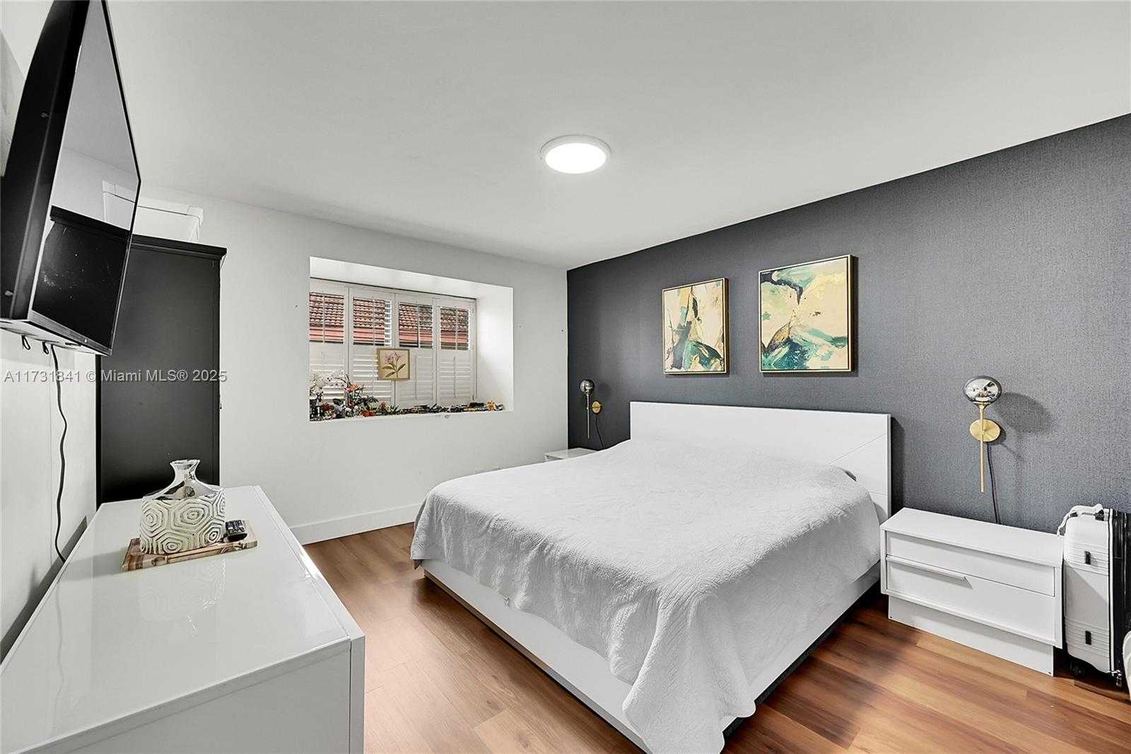 Small Image of 3435 Laurel Oaks Ln, Hollywood, FL 33021, USA Number 27