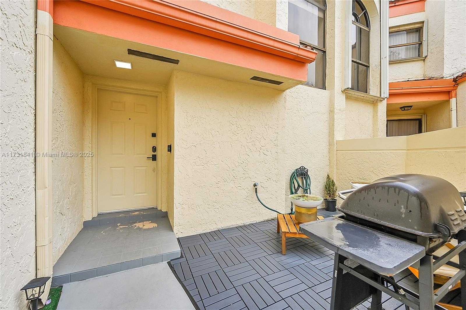 Small Image of 3435 Laurel Oaks Ln, Hollywood, FL 33021, USA Number 3