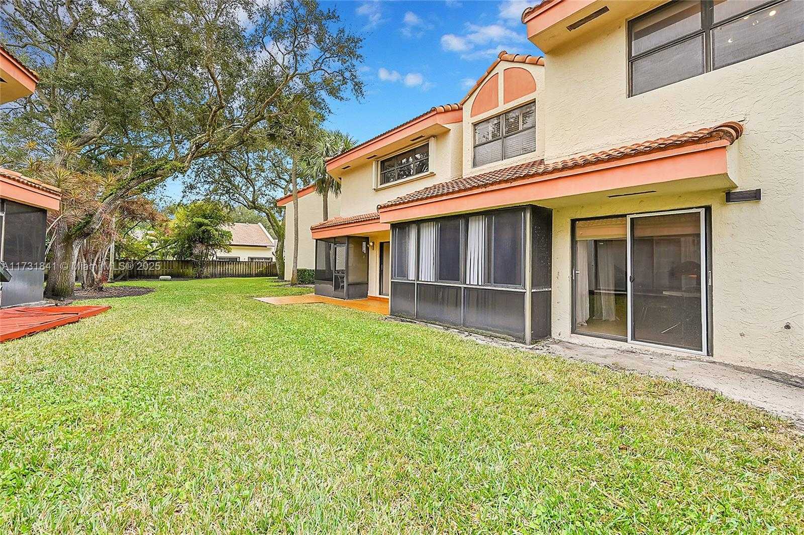 Small Image of 3435 Laurel Oaks Ln, Hollywood, FL 33021, USA Number 33