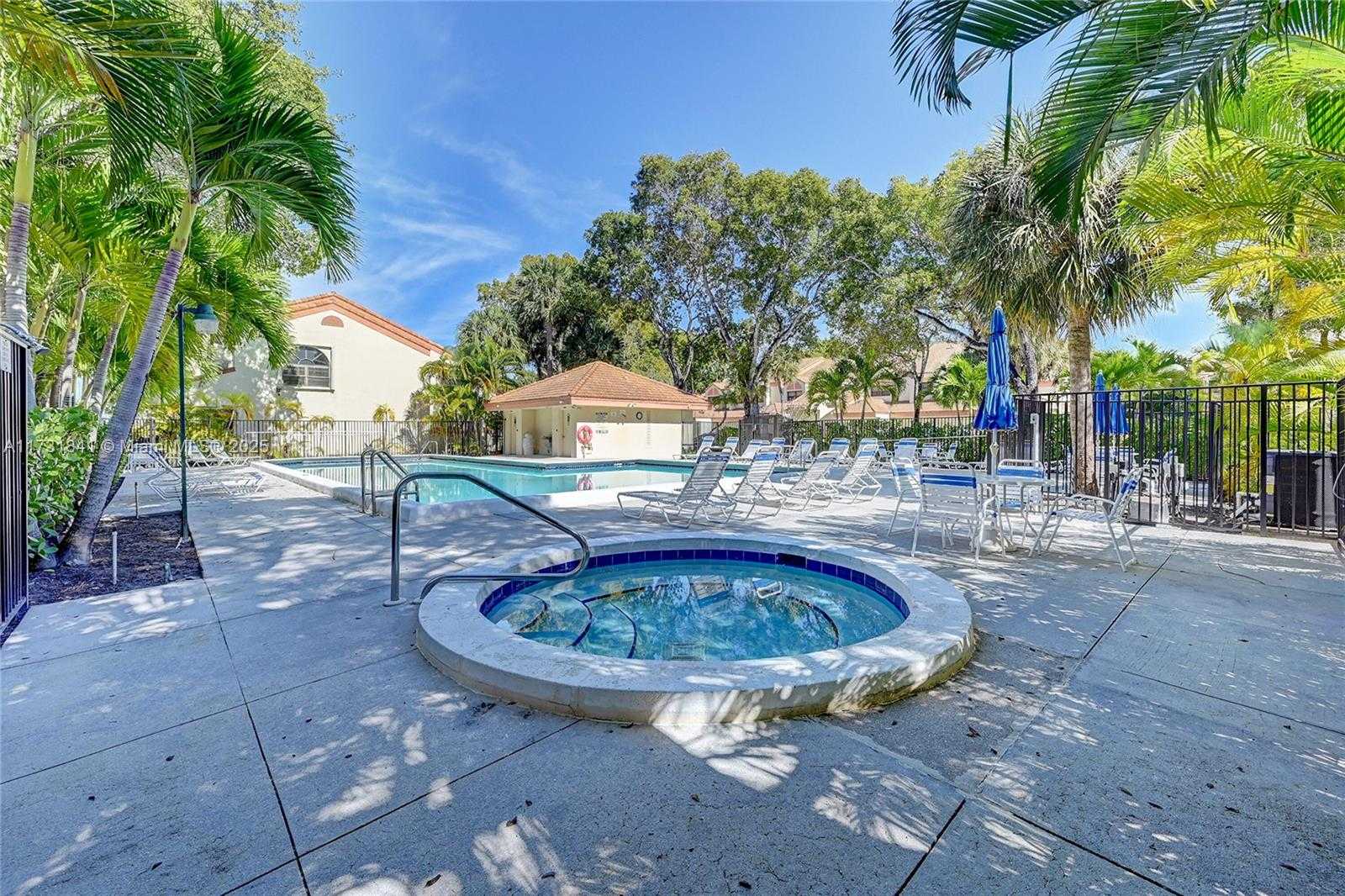 Small Image of 3435 Laurel Oaks Ln, Hollywood, FL 33021, USA Number 36