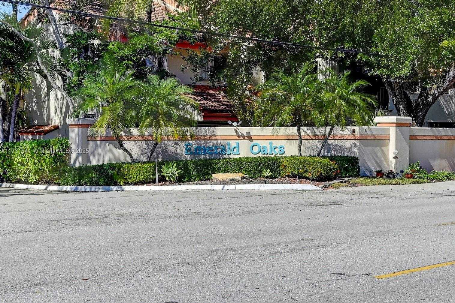 Small Image of 3435 Laurel Oaks Ln, Hollywood, FL 33021, USA Number 38