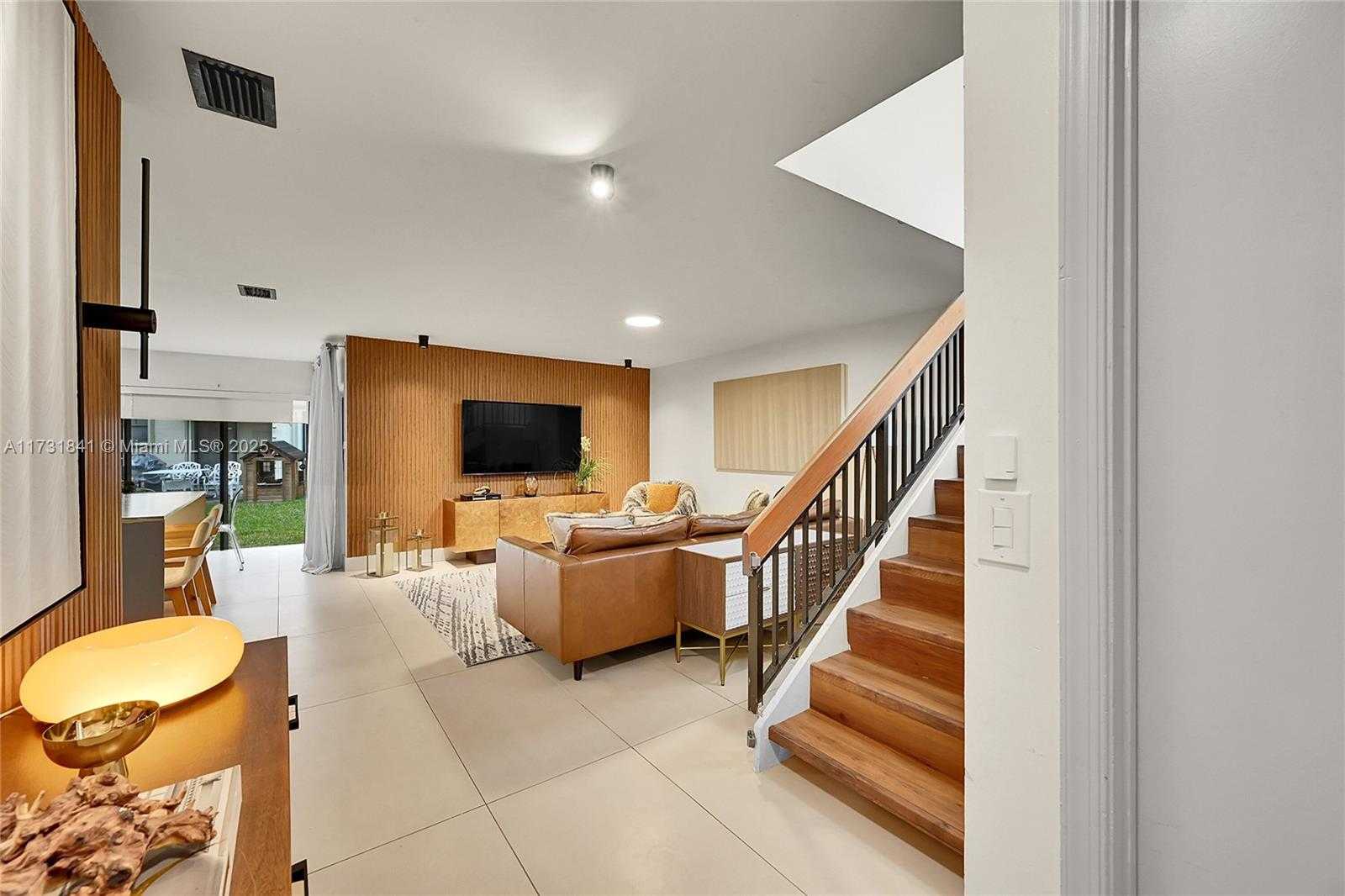 Small Image of 3435 Laurel Oaks Ln, Hollywood, FL 33021, USA Number 5