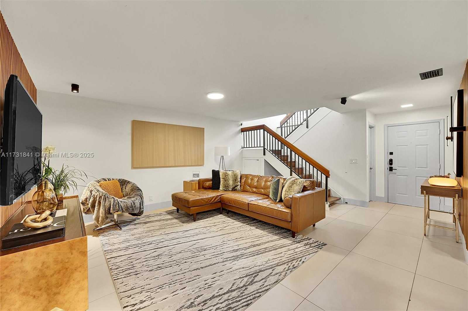 Small Image of 3435 Laurel Oaks Ln, Hollywood, FL 33021, USA Number 6