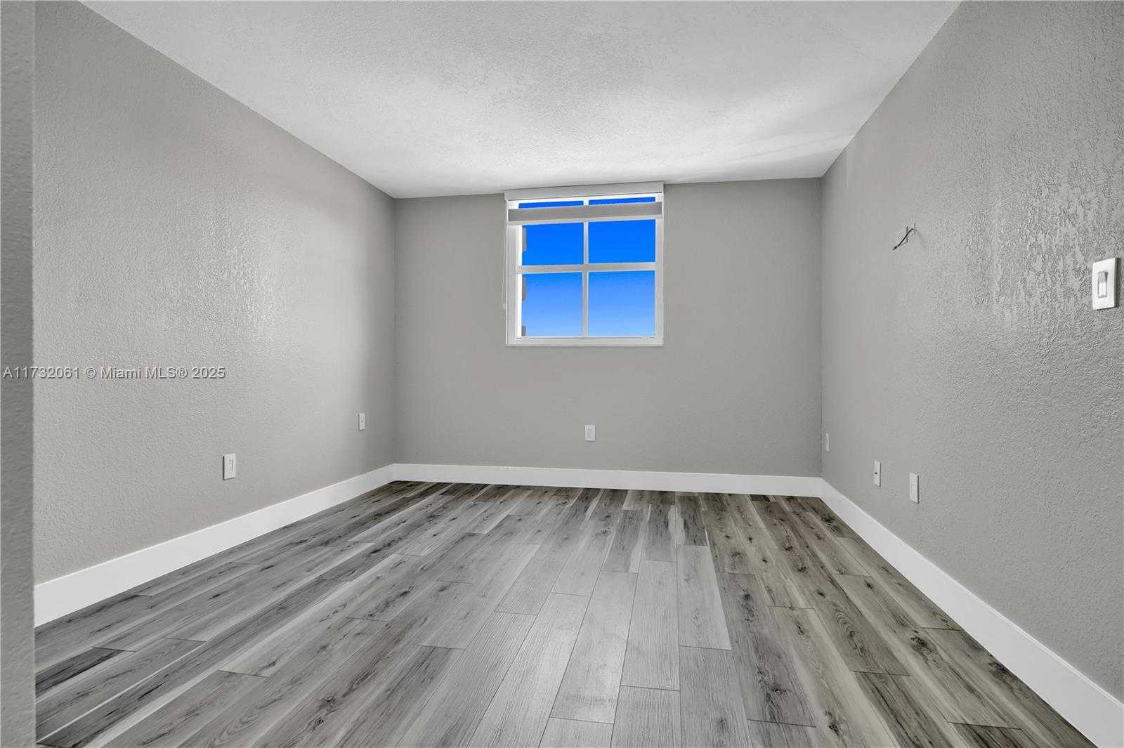 Small Image of 5880 COLLINS AVE #403, Miami Beach Number 10