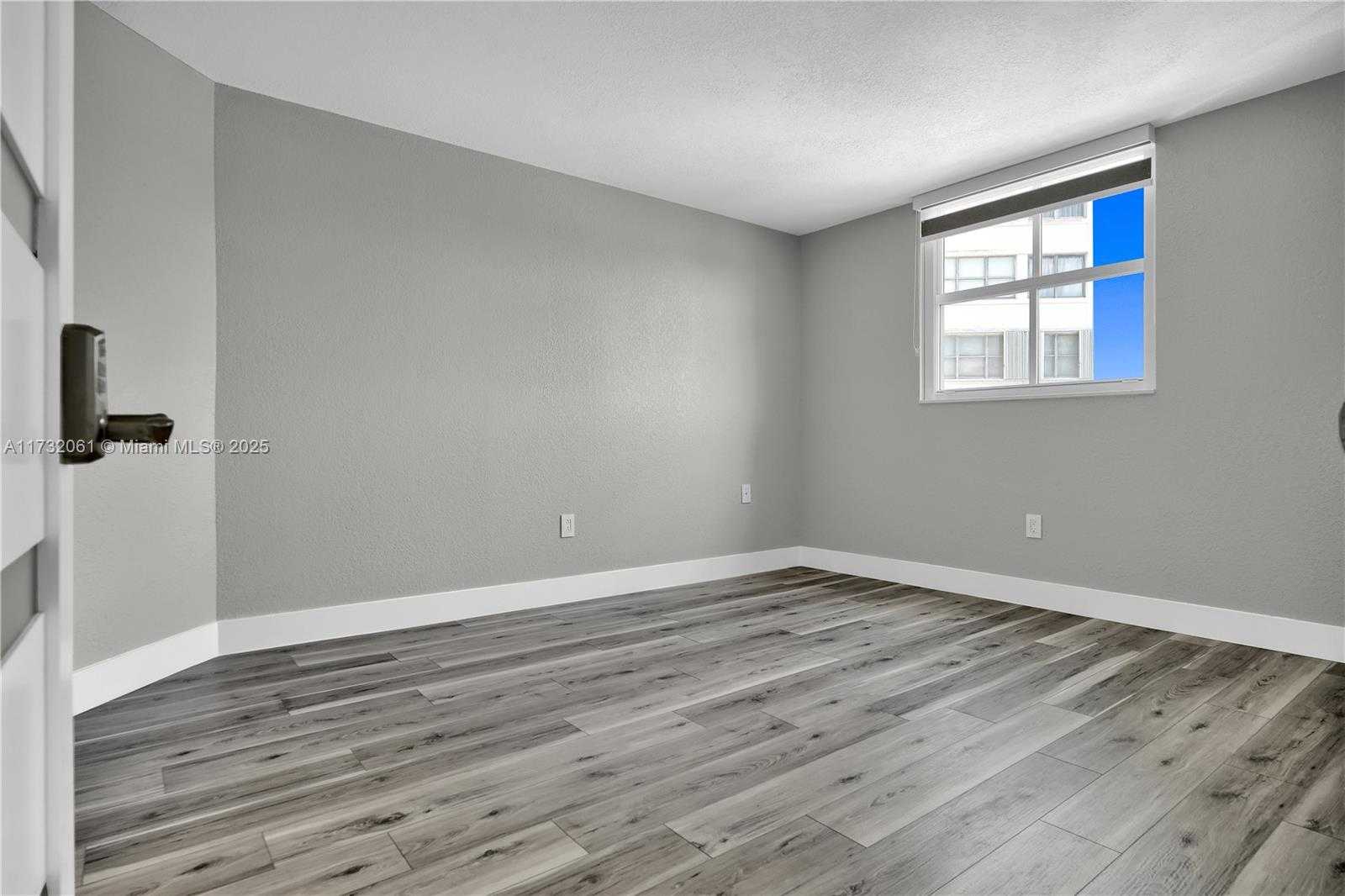 Small Image of 5880 COLLINS AVE #403, Miami Beach Number 11