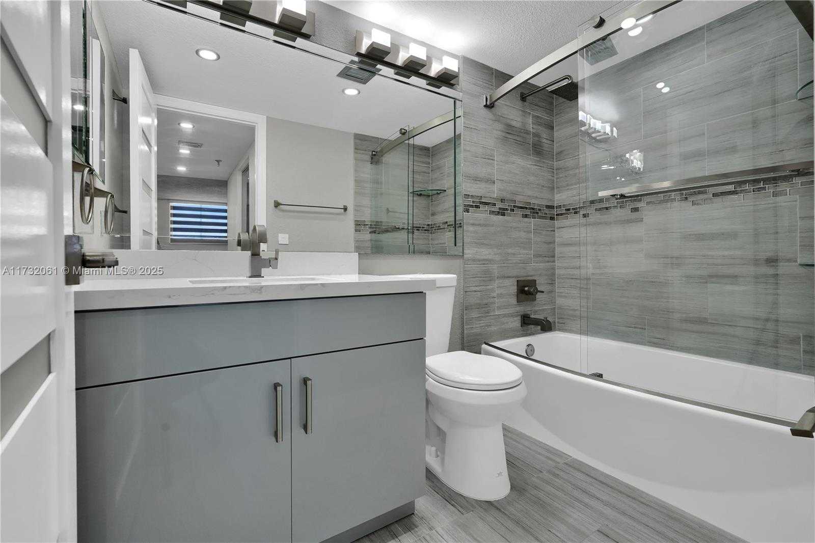 Small Image of 5880 COLLINS AVE #403, Miami Beach Number 14
