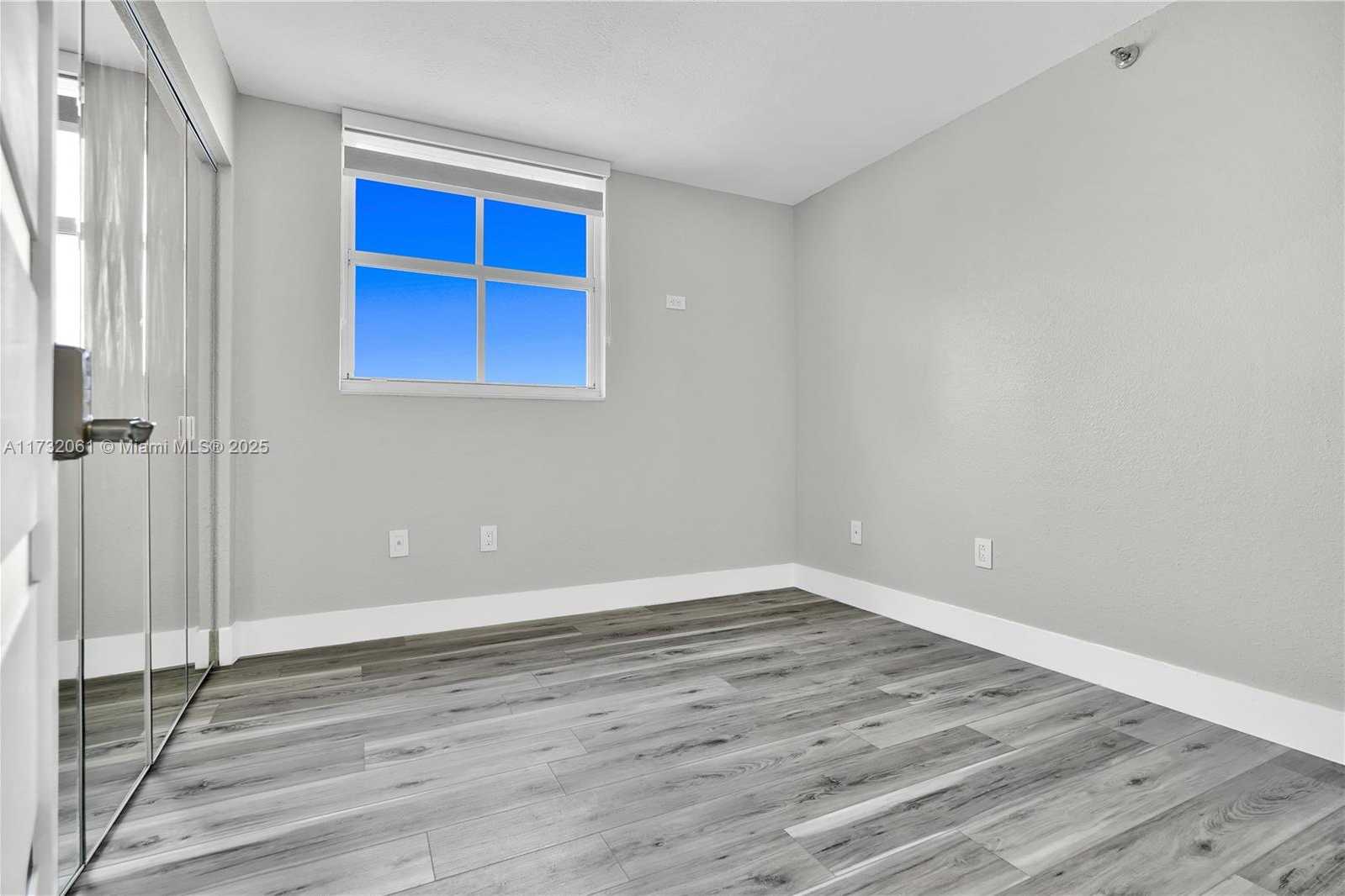 Small Image of 5880 COLLINS AVE #403, Miami Beach Number 15