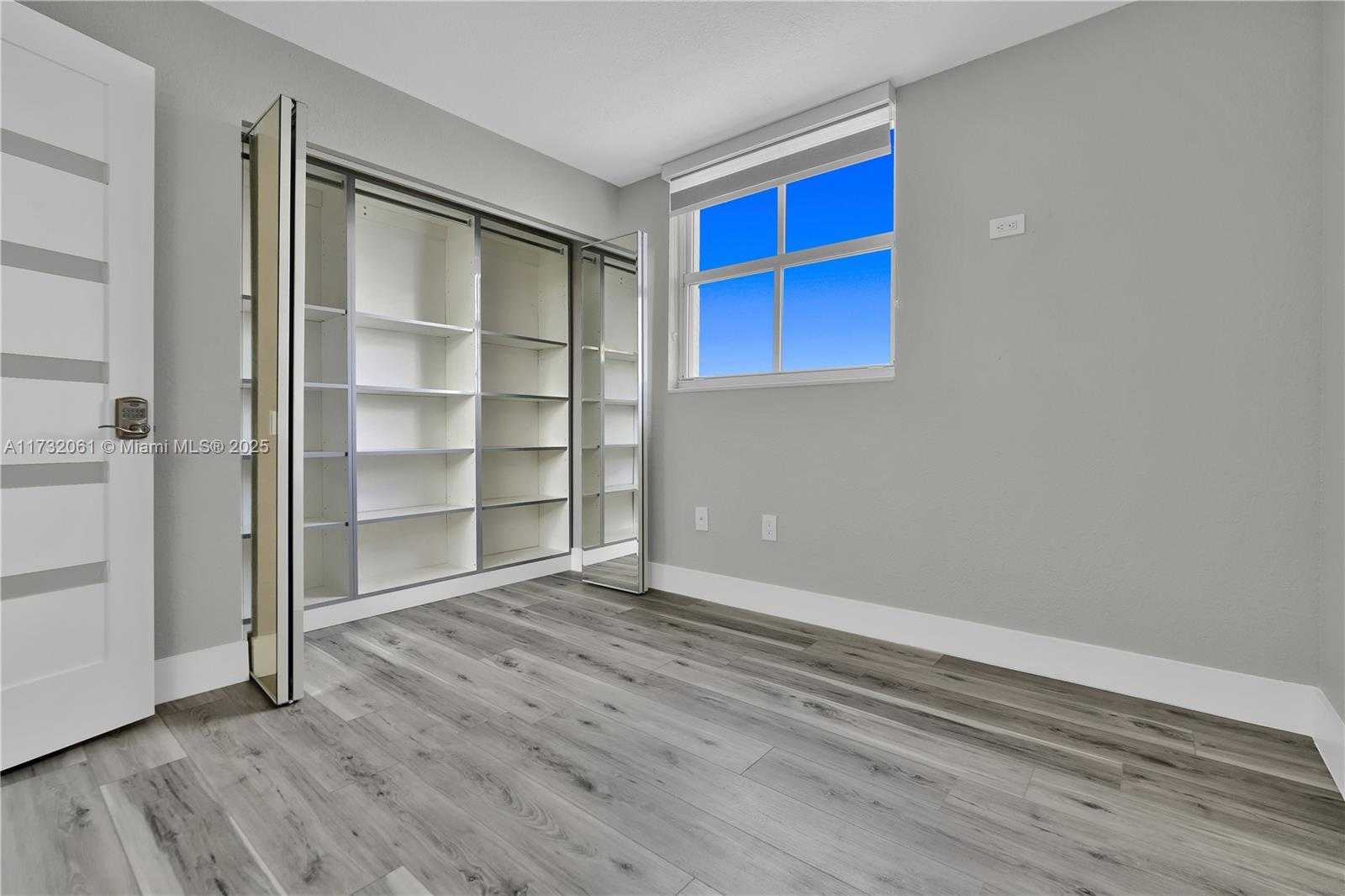 Small Image of 5880 COLLINS AVE #403, Miami Beach Number 16