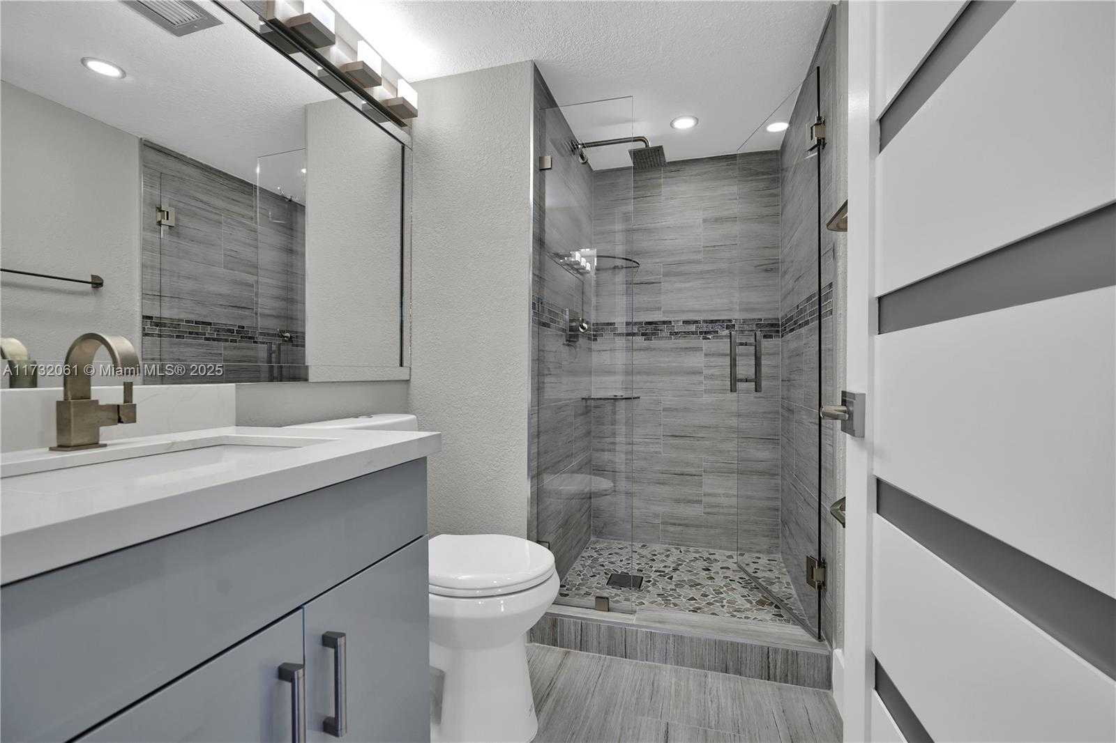 Small Image of 5880 COLLINS AVE #403, Miami Beach Number 17