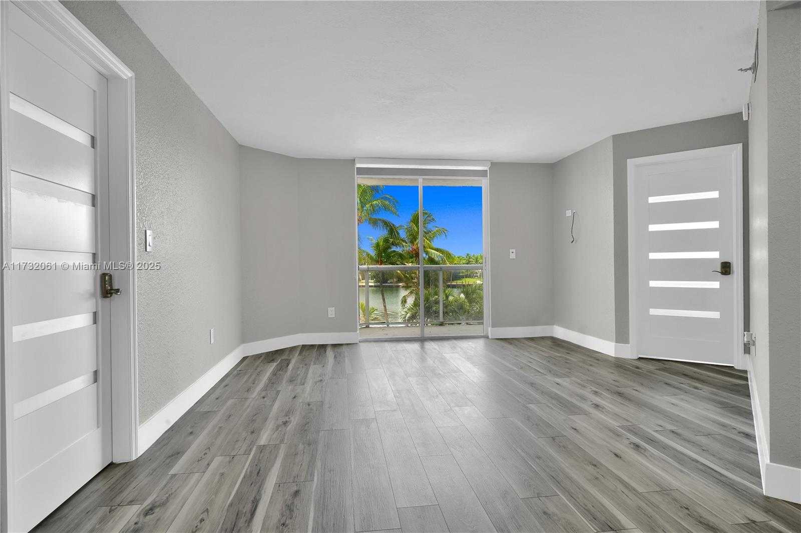 Small Image of 5880 COLLINS AVE #403, Miami Beach Number 2