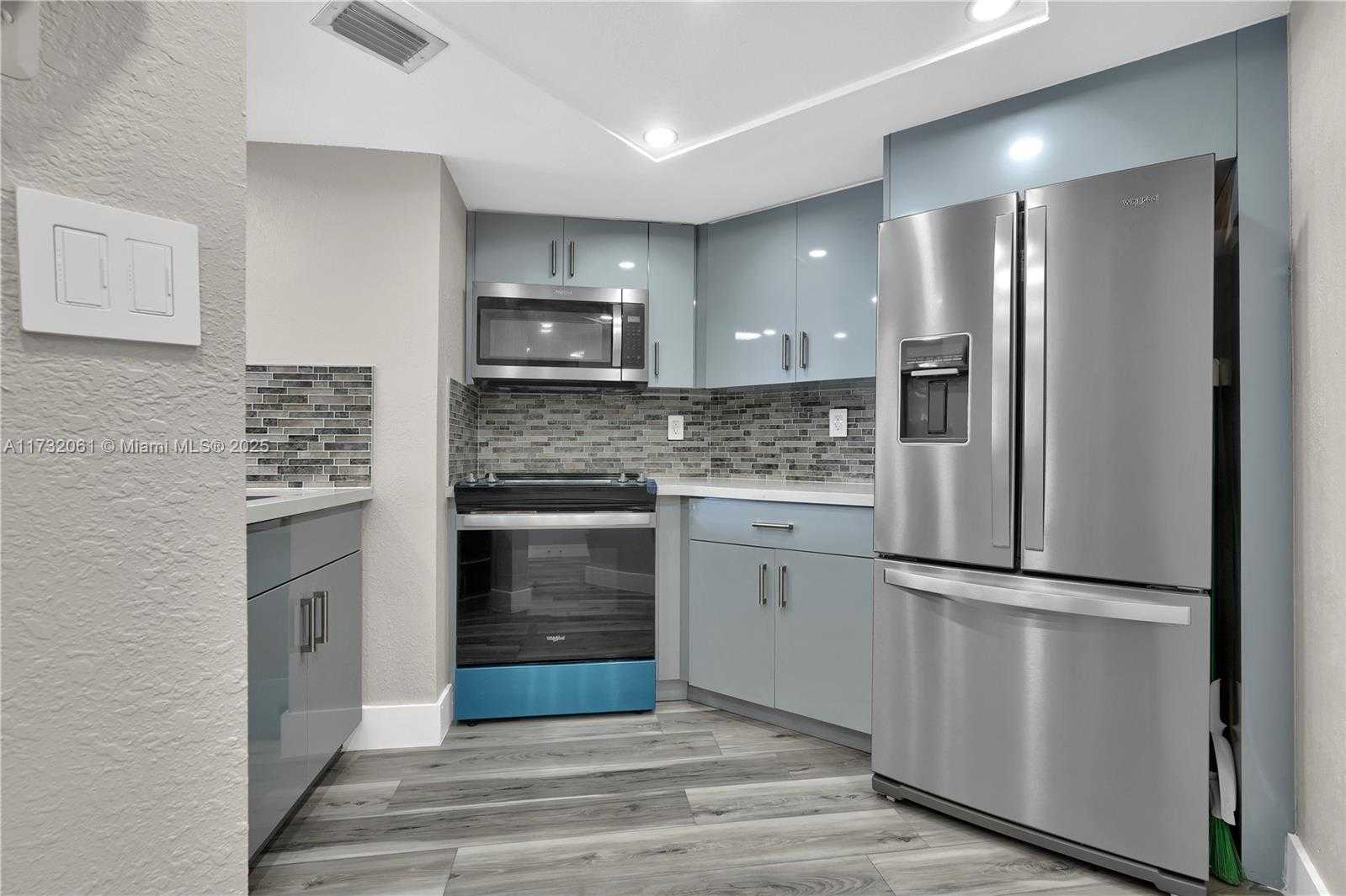 Small Image of 5880 COLLINS AVE #403, Miami Beach Number 6