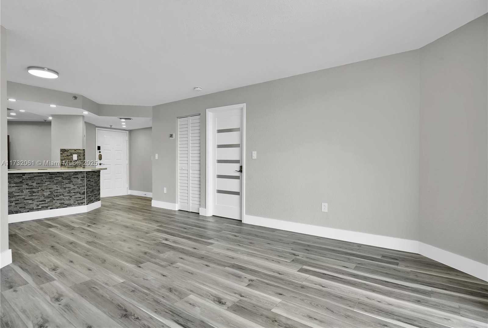 Small Image of 5880 COLLINS AVE #403, Miami Beach Number 9
