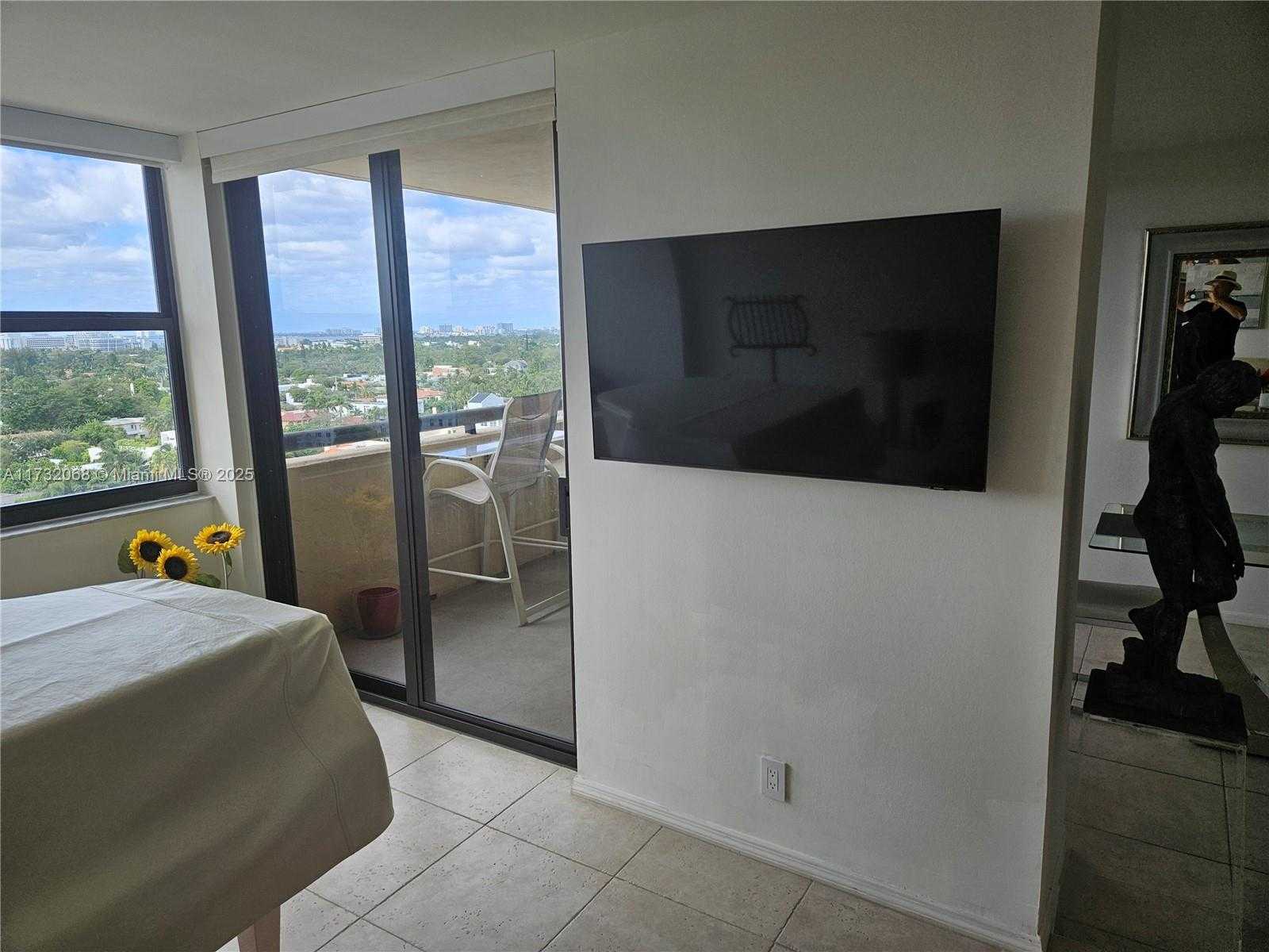 Small Image of 2555 COLLINS AVE #1508, Miami Beach Number 11