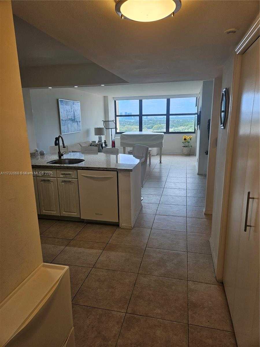Small Image of 2555 COLLINS AVE #1508, Miami Beach Number 2