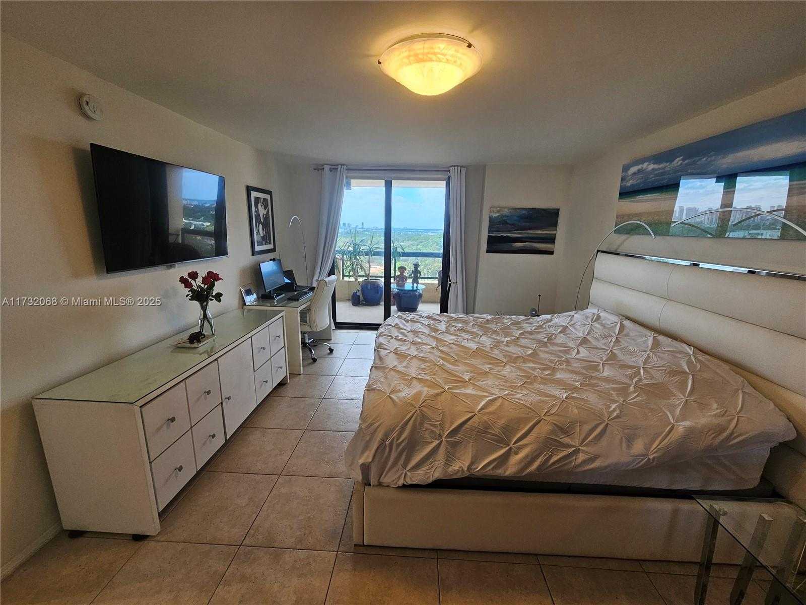 Small Image of 2555 COLLINS AVE #1508, Miami Beach Number 23